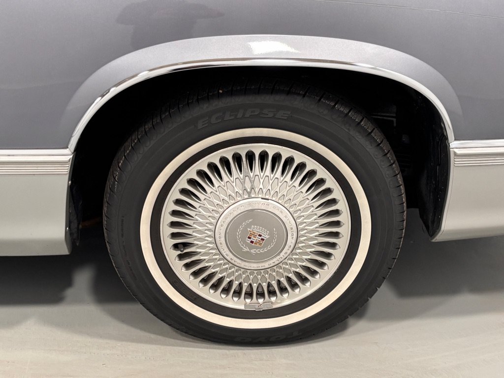 Used 1990 Cadillac Fleetwood Sedan FWD image 34