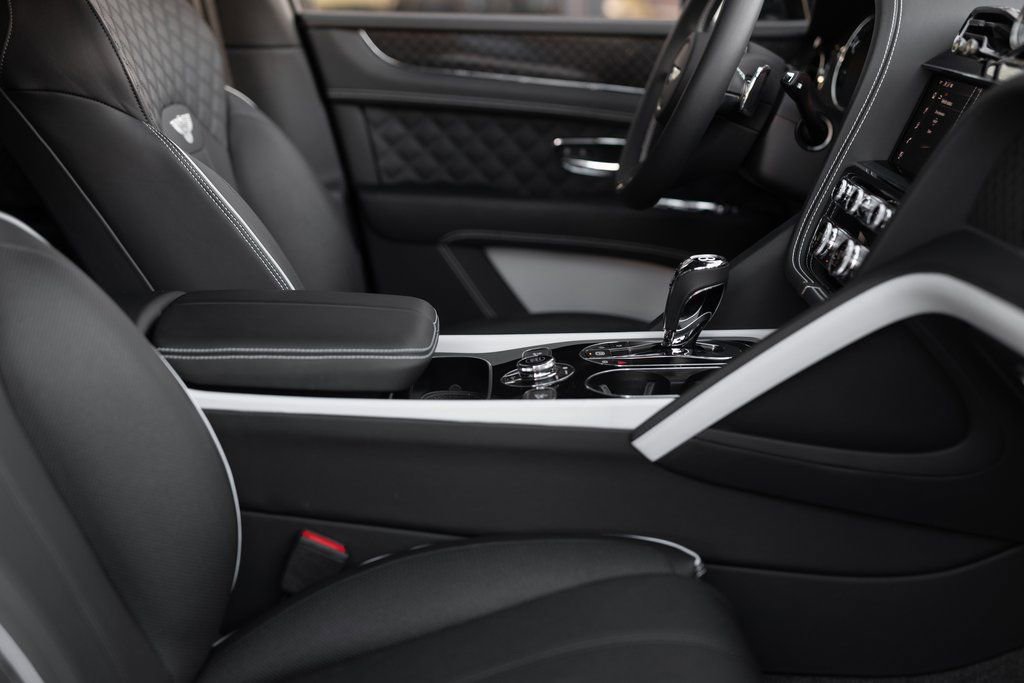 Used 2025 Bentley Bentayga AWD/4WD image 35