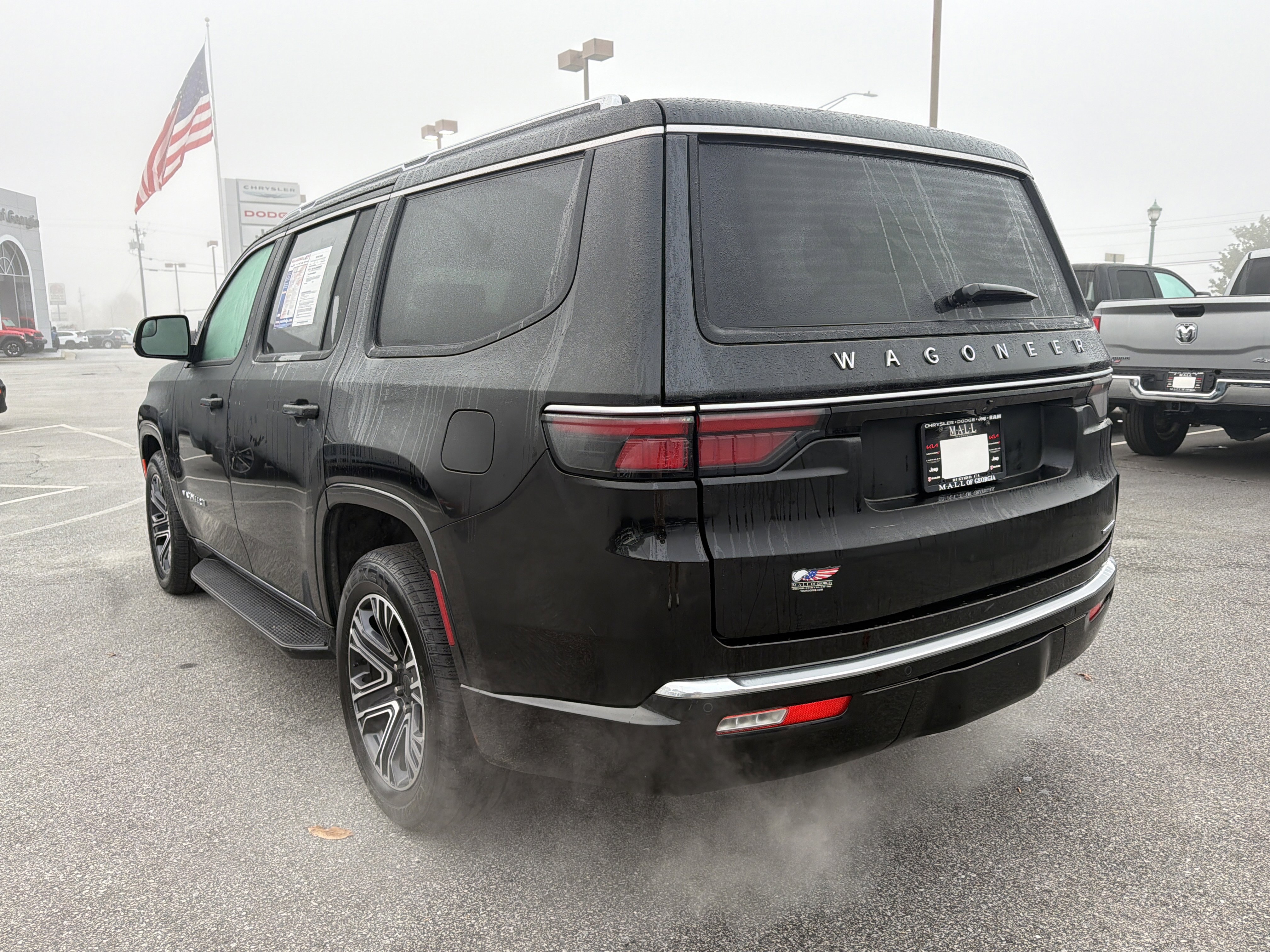 Used 2024 Jeep Wagoneer Series II w/ Flexible Seating Group image 8