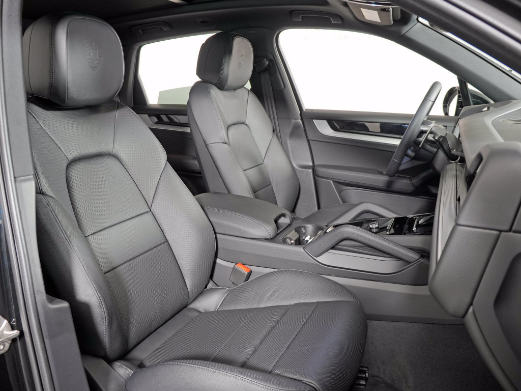 New 2026 Porsche Cayenne AWD/4WD image 38