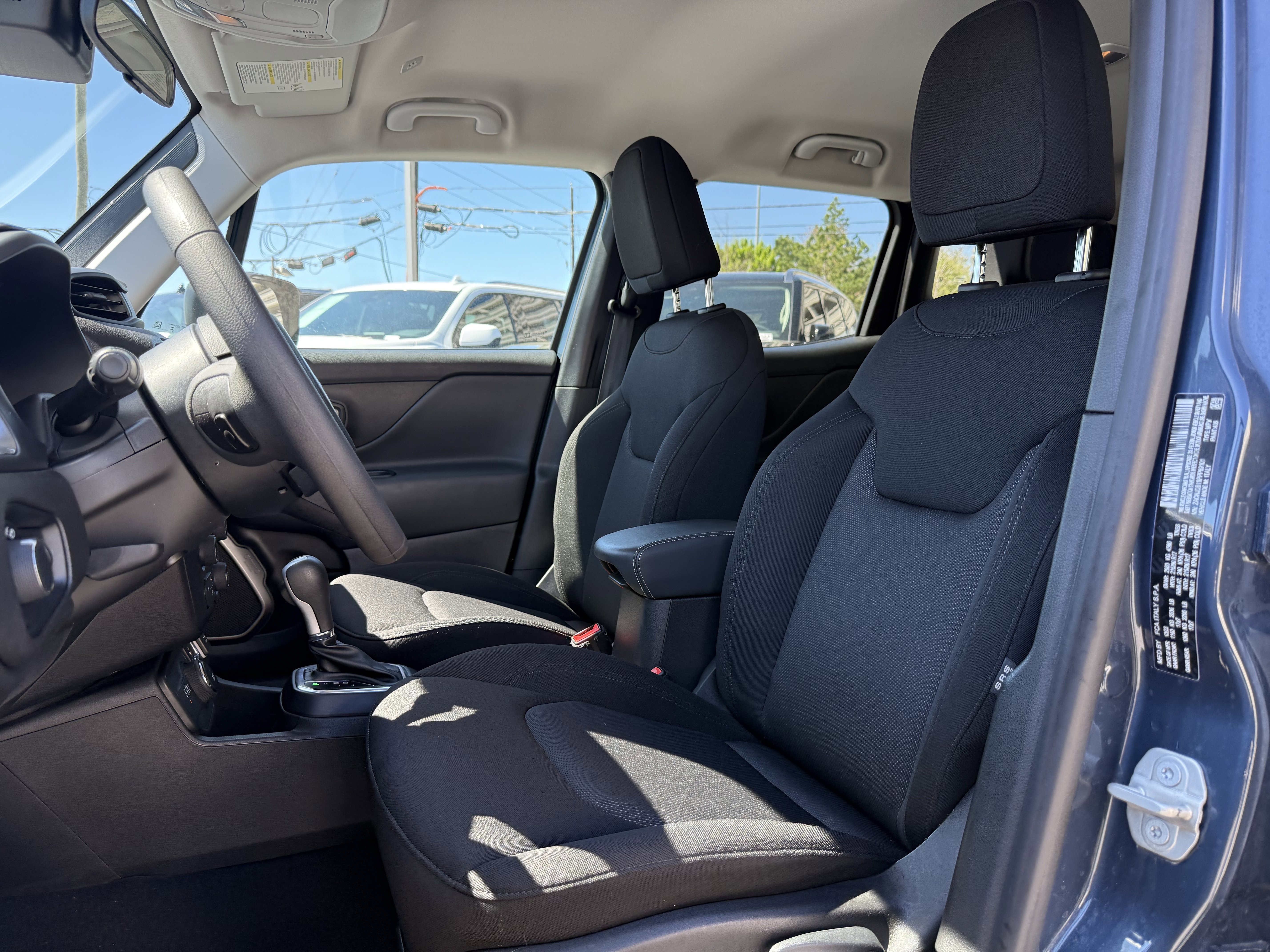 Used 2023 Jeep Renegade Latitude AWD/4WD image 14