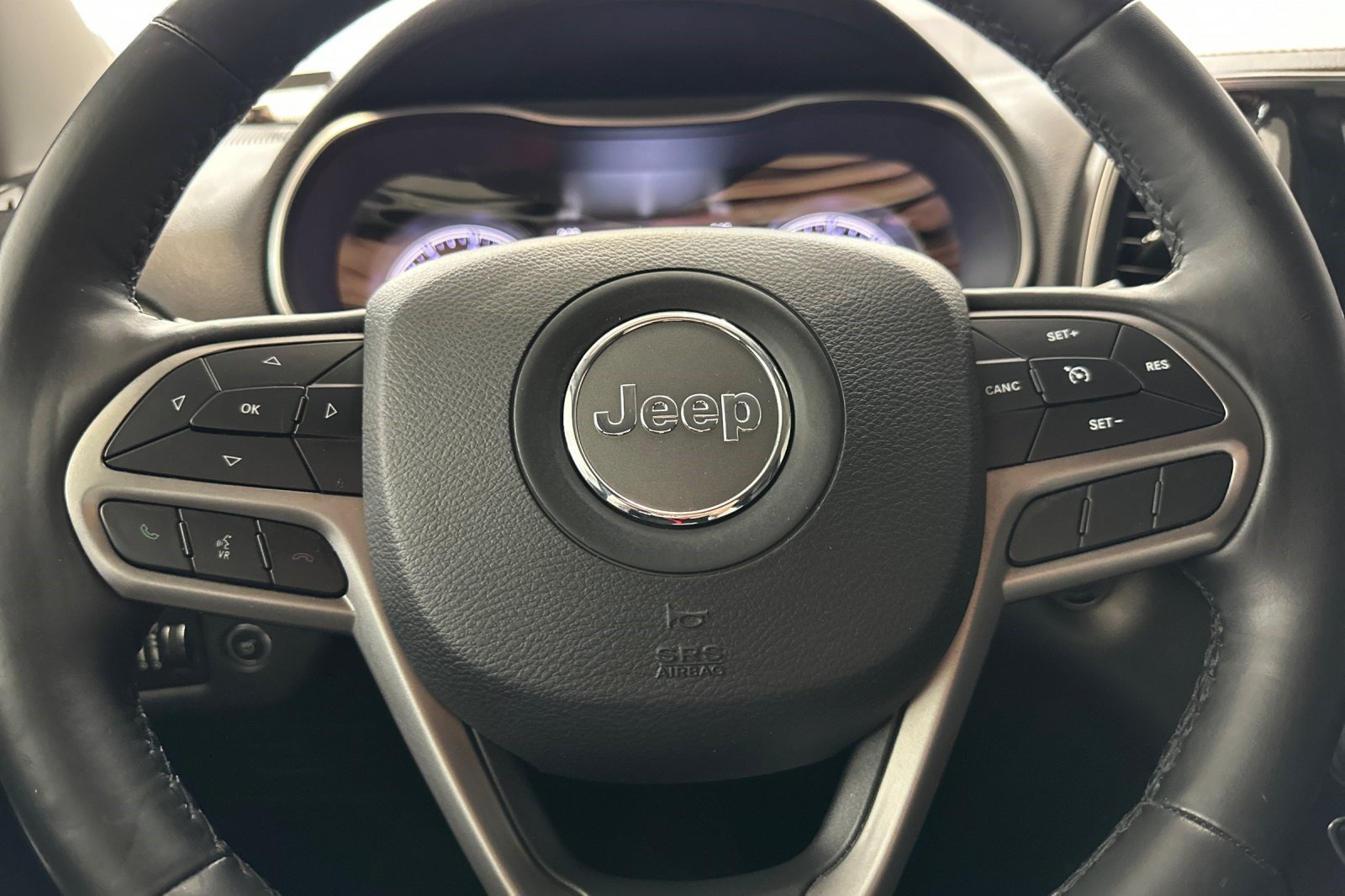 Used 2019 Jeep Cherokee Limited FWD image 11
