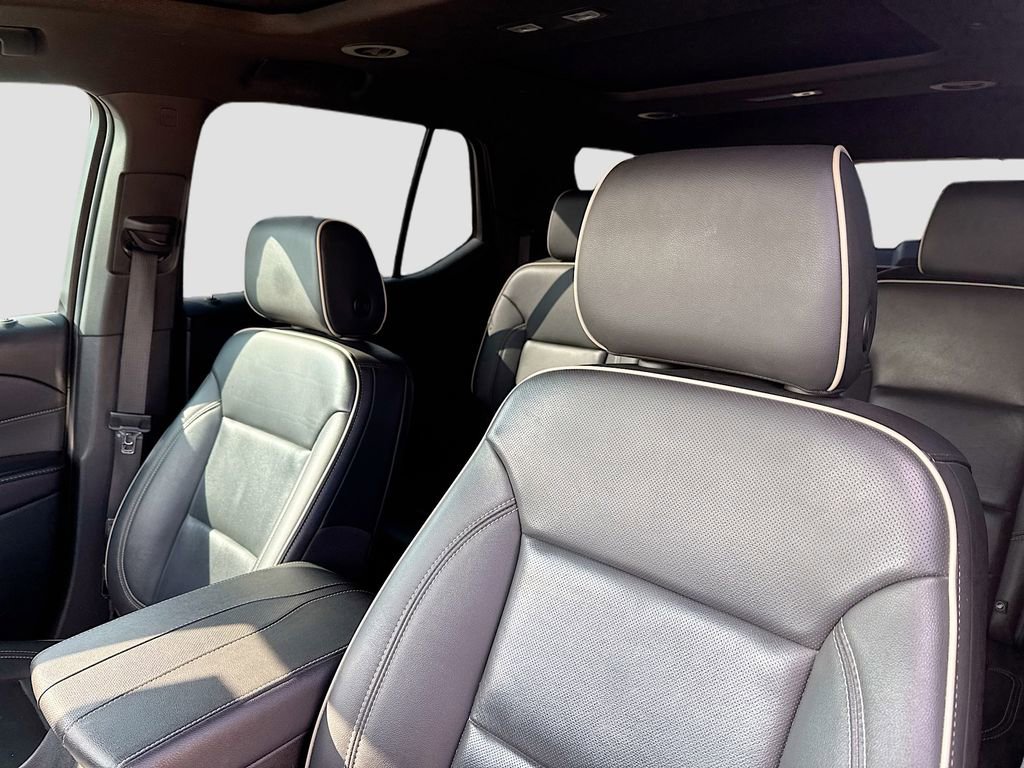 Used 2023 Chevrolet Traverse Premier w/ Redline Edition image 13