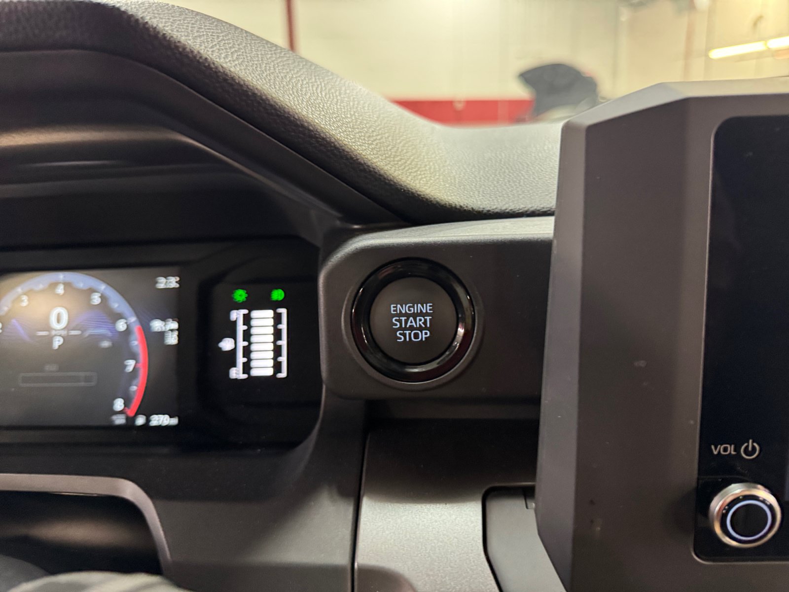 Certified 2025 Toyota Tacoma SR5 AWD/4WD image 28