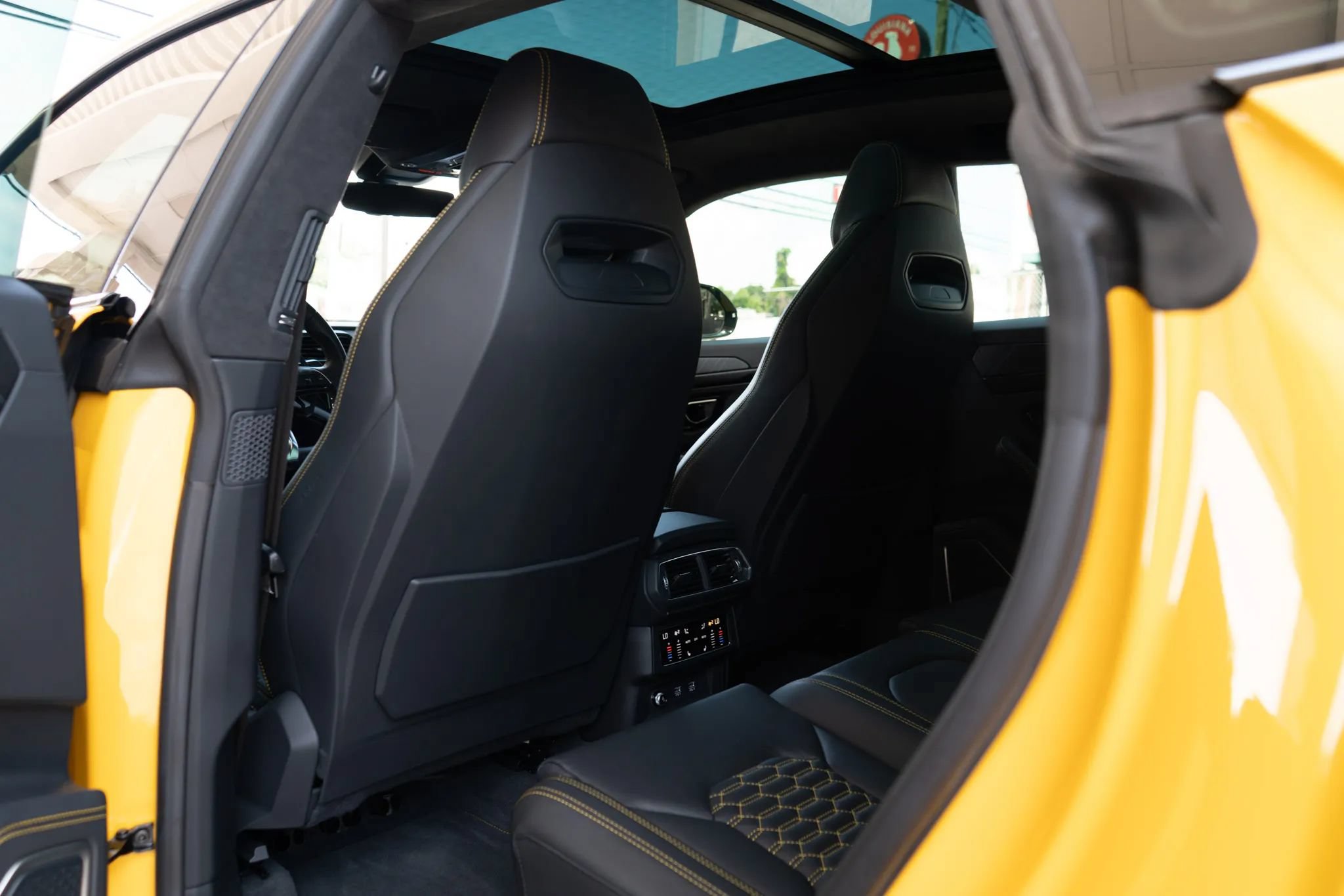 Used 2021 Lamborghini Urus AWD/4WD image 59