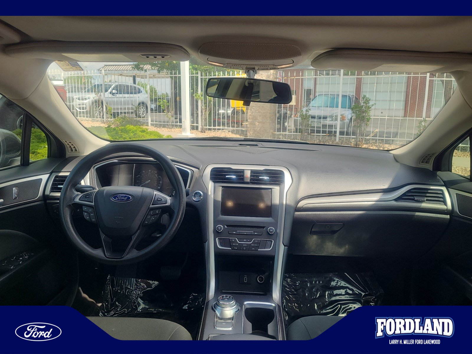 Used 2017 Ford Fusion SE w/ Fusion SE Technology Package FWD image 20