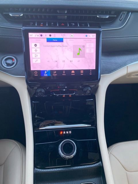 Used 2025 Jeep Grand Cherokee Limited image 17