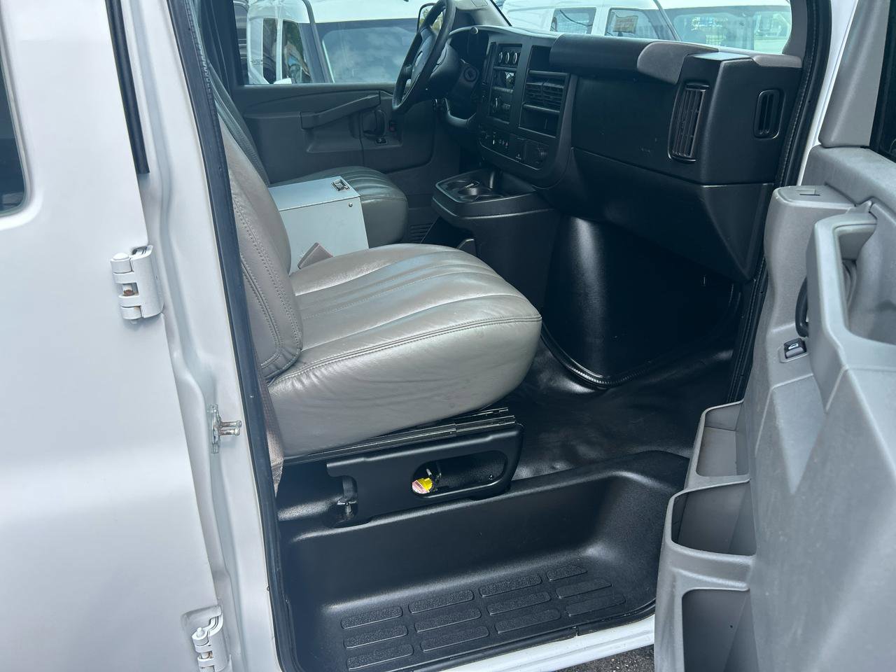 Used 2018 GMC Savana 2500 w/ Driver Convenience Package RWD image 14