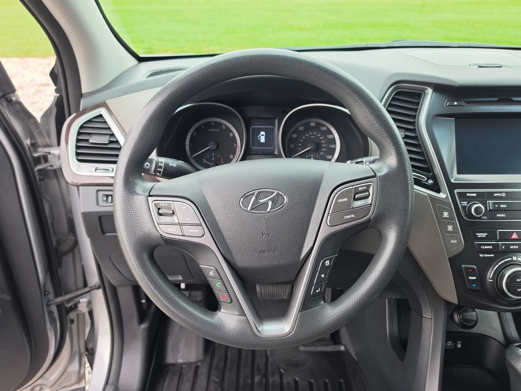 Used 2019 Hyundai Santa Fe XL SE AWD/4WD image 11