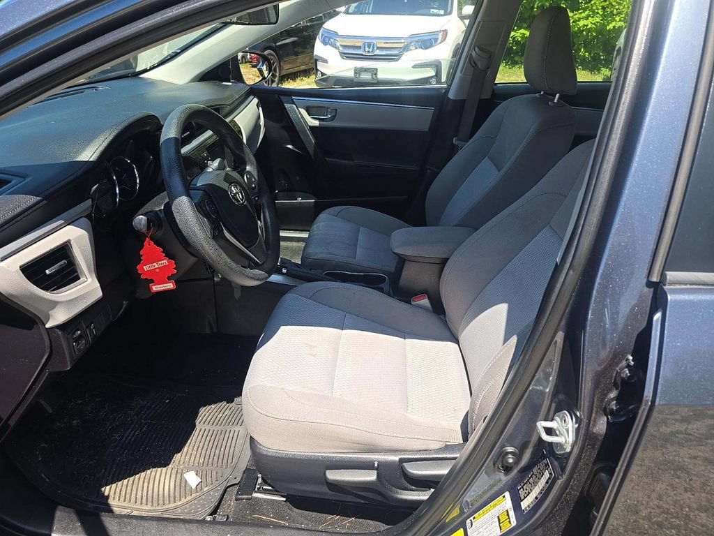Used 2016 Toyota Corolla LE FWD image 5