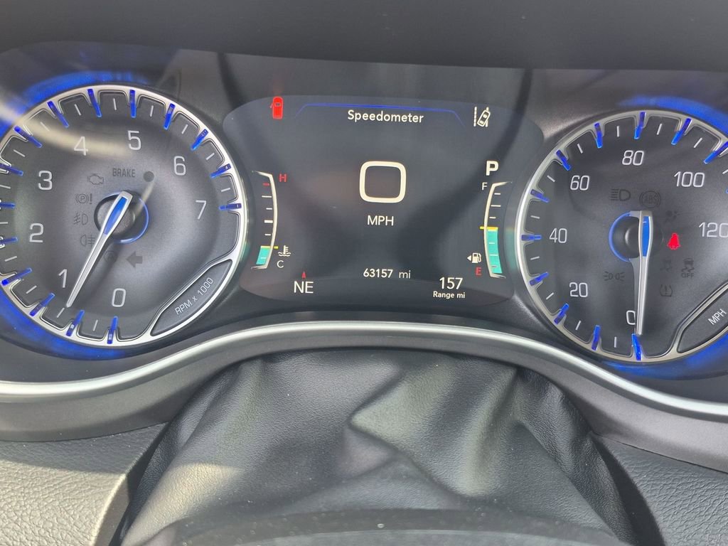 Used 2024 Chrysler Pacifica Touring-L FWD image 16