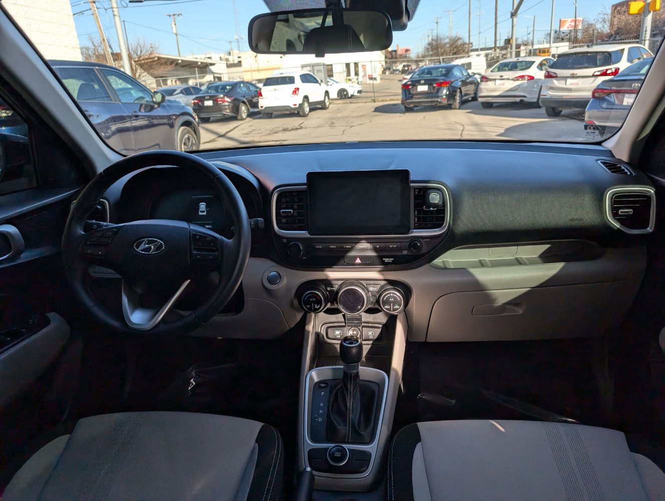 Used 2024 Hyundai Venue SEL FWD image 14