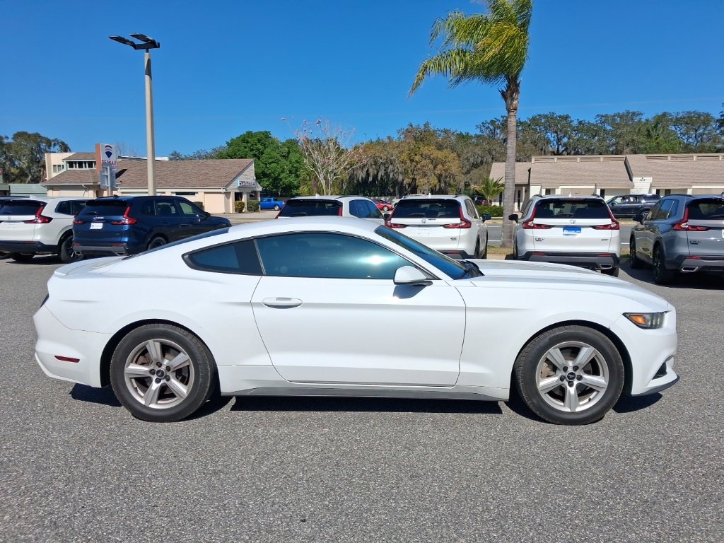 Used 2017 Ford Mustang Coupe image 4