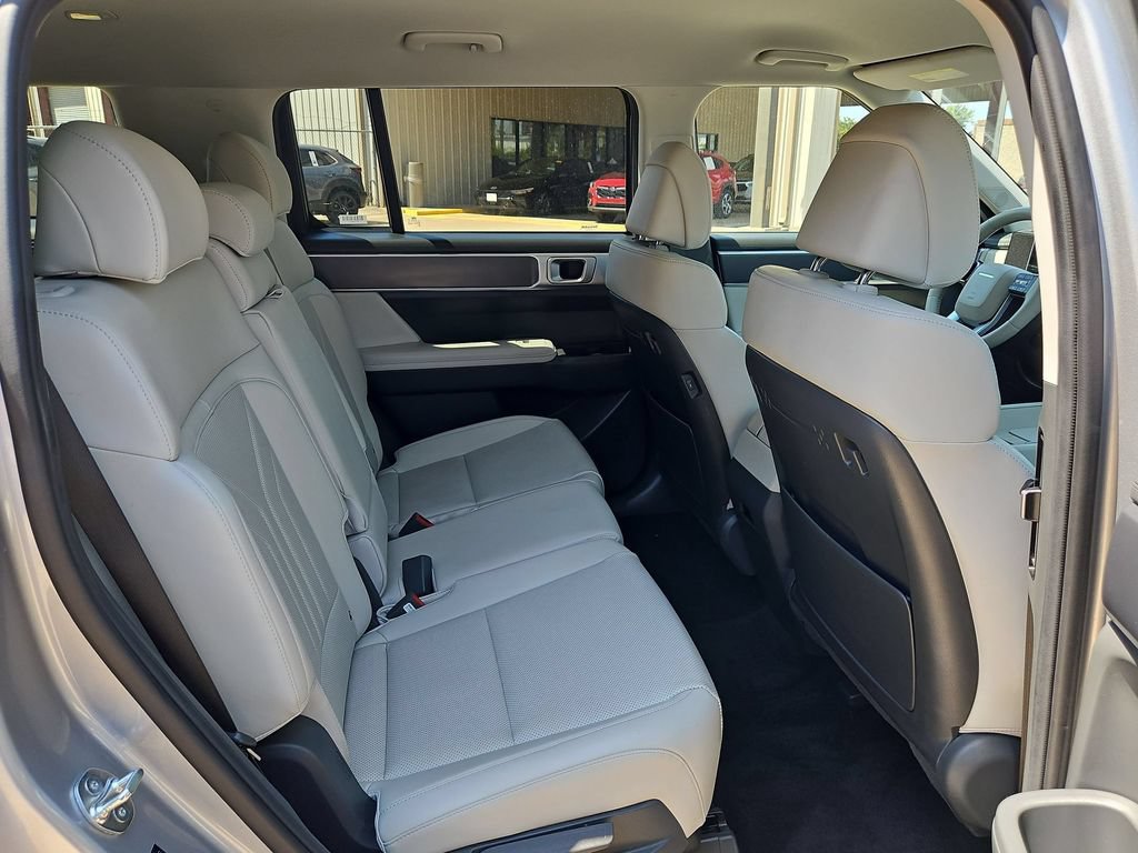 Used 2025 Hyundai Santa Fe SEL FWD image 30