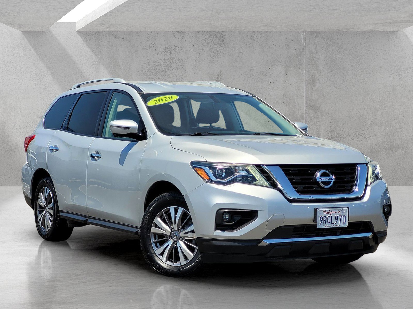Used 2020 Nissan Pathfinder SL FWD image 1