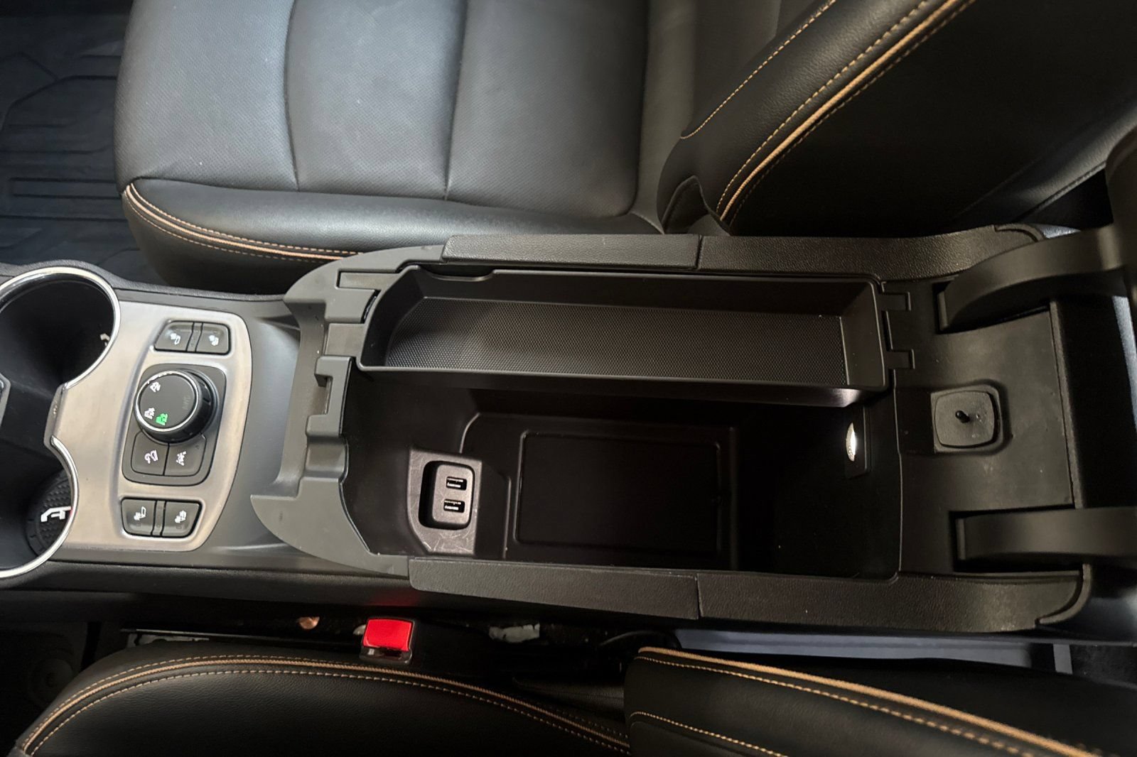 Used 2024 GMC Terrain AT4 w/ LPO, Floor Liner Package AWD/4WD image 31