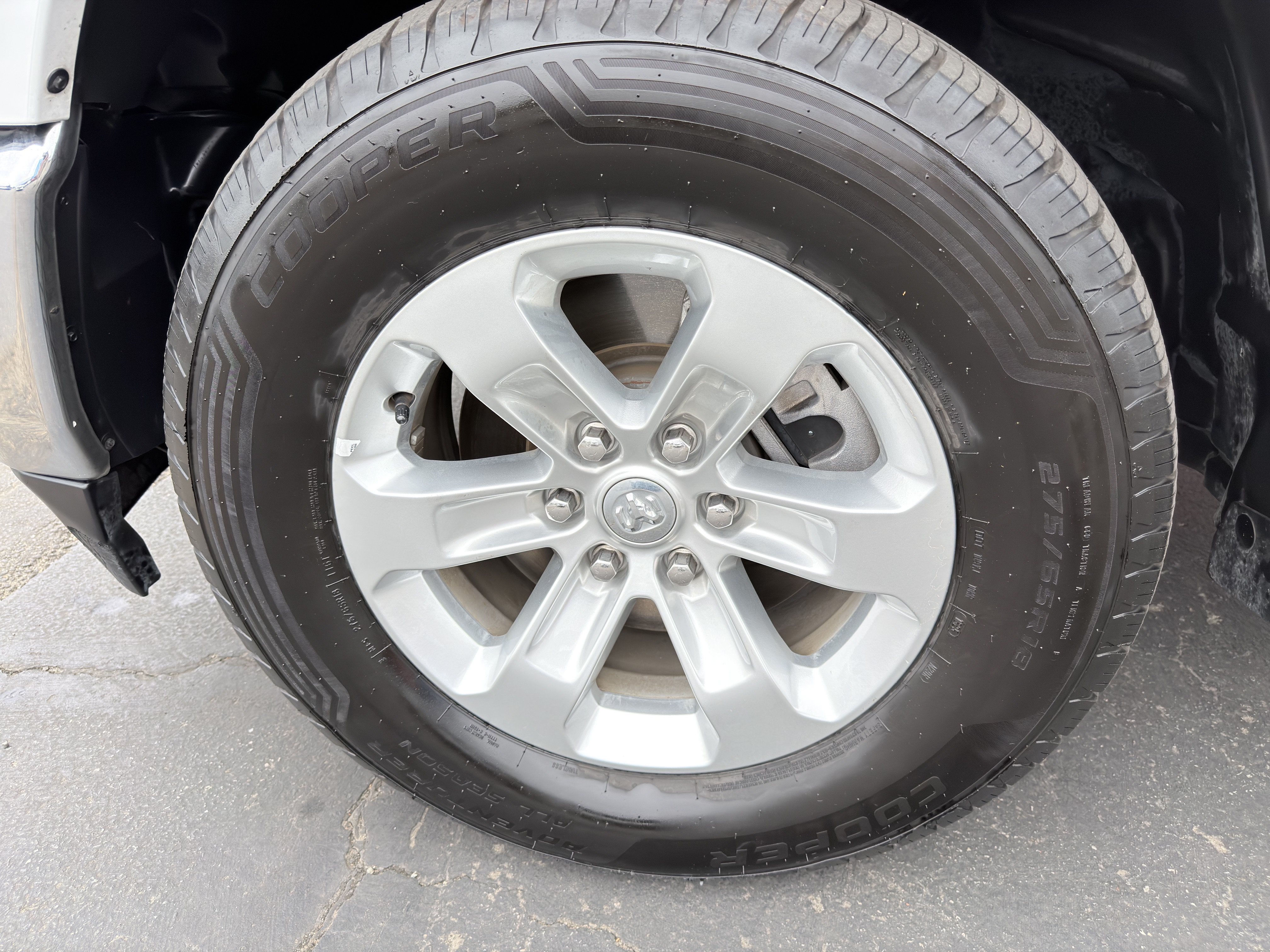 Used 2024 RAM 1500 Laramie AWD/4WD image 40