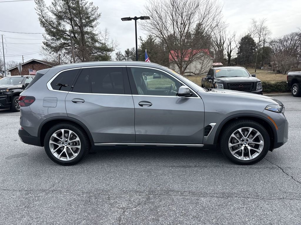 Used 2024 BMW X5 xDrive40i w/ Premium Package image 11