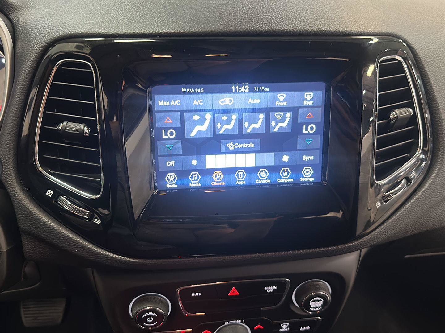 Certified 2019 Jeep Compass Latitude AWD/4WD image 21