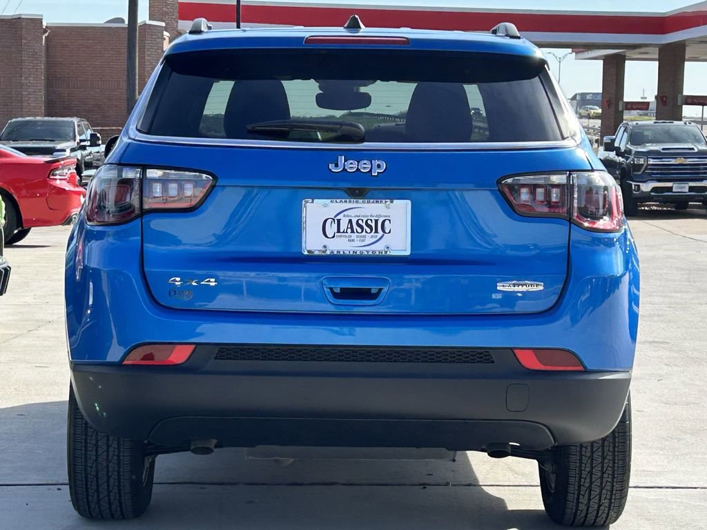 Used 2025 Jeep Compass Latitude AWD/4WD image 5