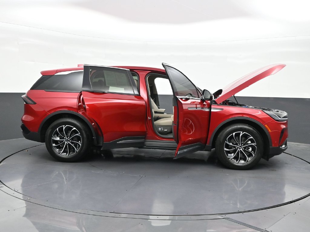 Used 2024 Lincoln Nautilus Premier AWD/4WD image 33