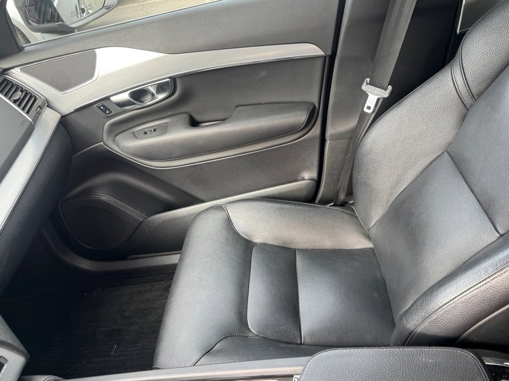 Used 2016 Volvo XC90 T6 Momentum image 11