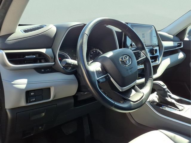 Used 2023 Toyota Highlander XLE image 13