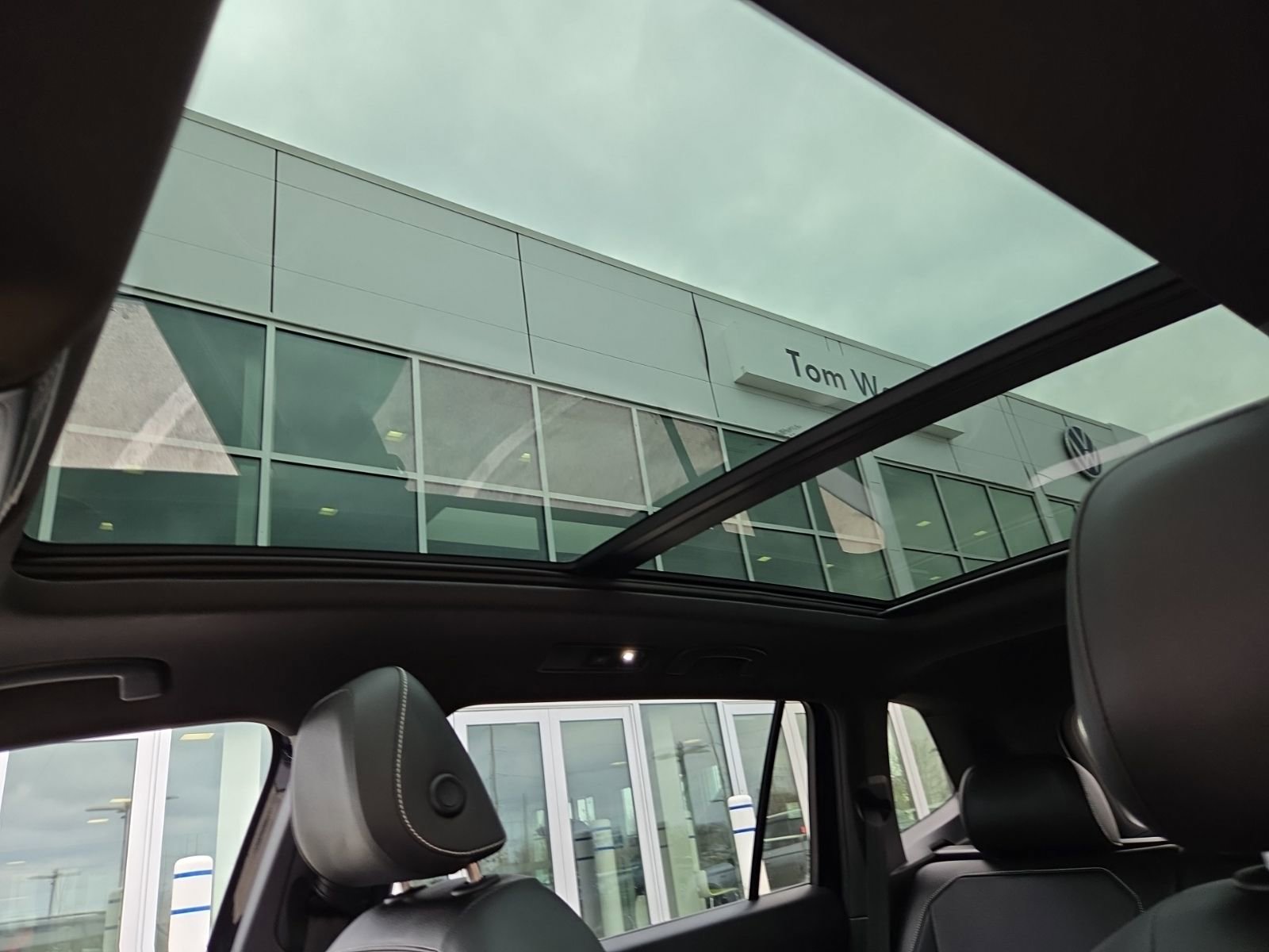 Certified 2023 Volkswagen Tiguan SE R-Line image 16