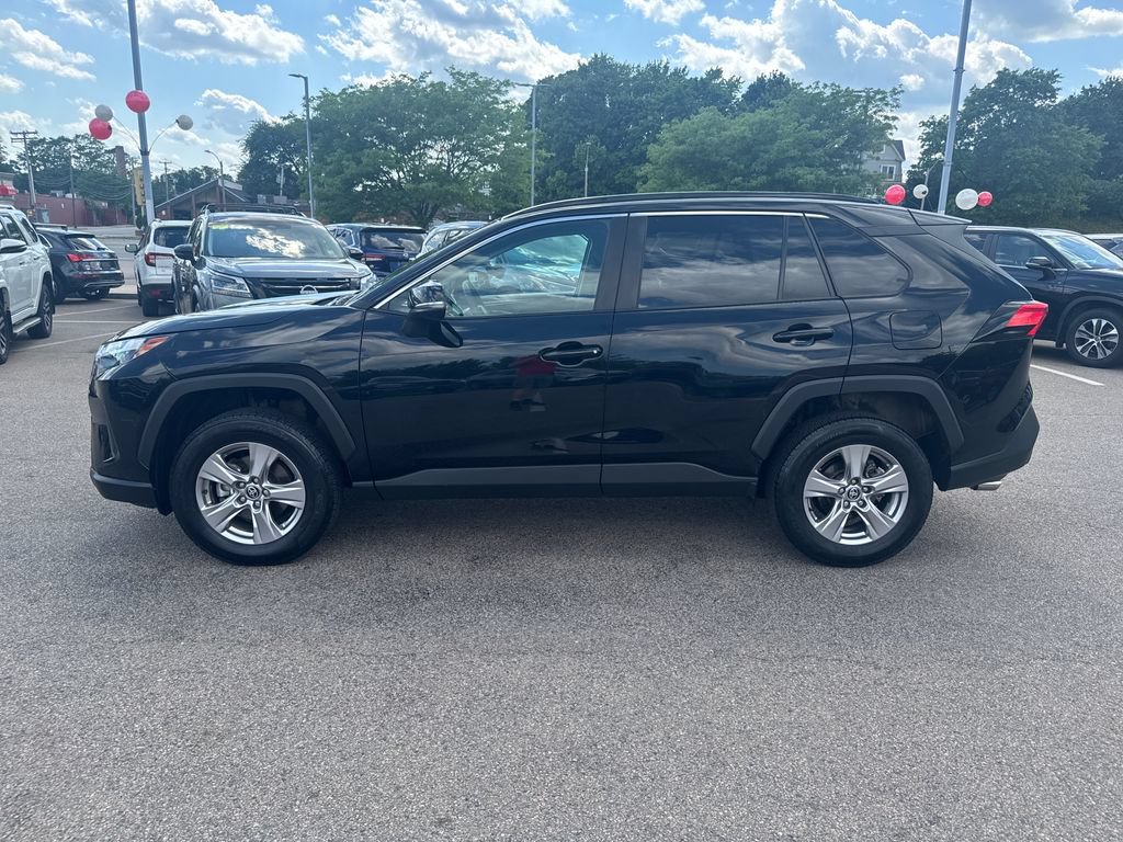 Used 2025 Toyota RAV4 XLE AWD/4WD image 4