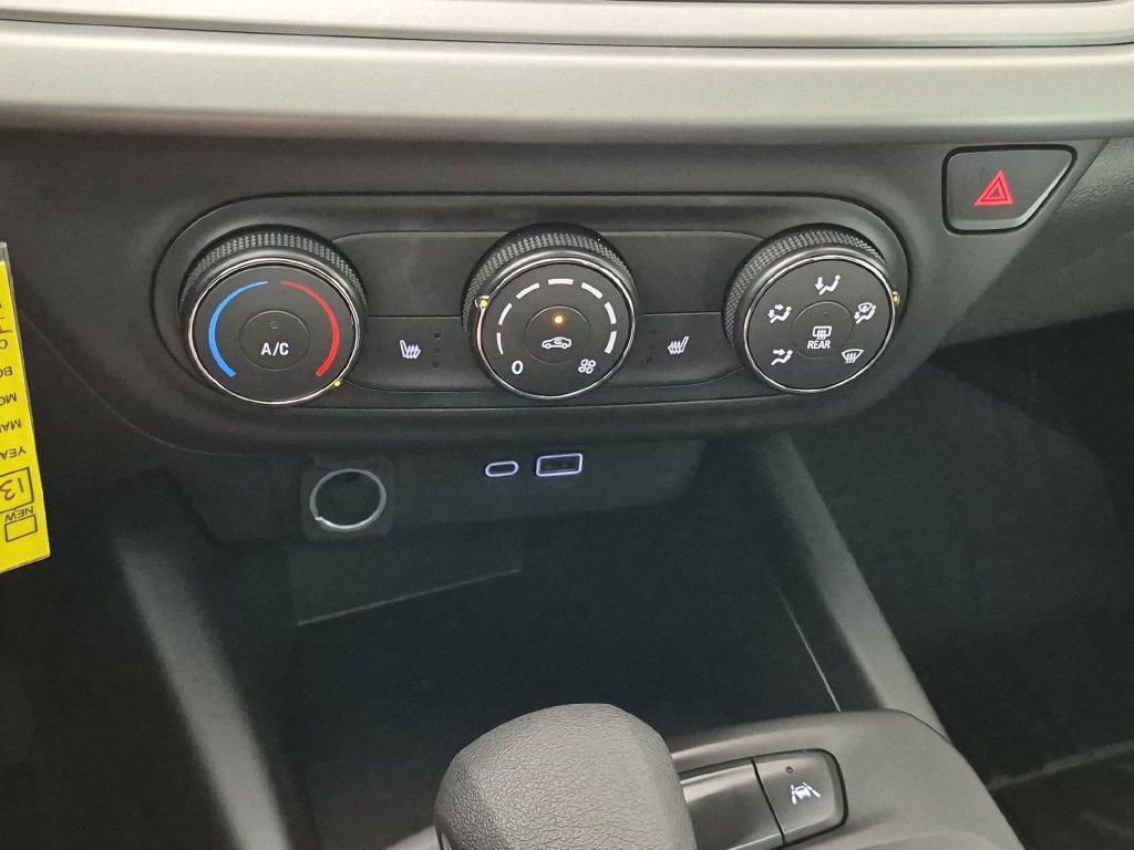 Used 2026 Chevrolet Trax RS w/ Sunroof Package FWD image 24