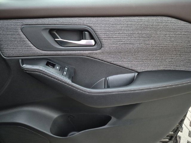 Certified 2022 Nissan Rogue SV AWD/4WD image 13