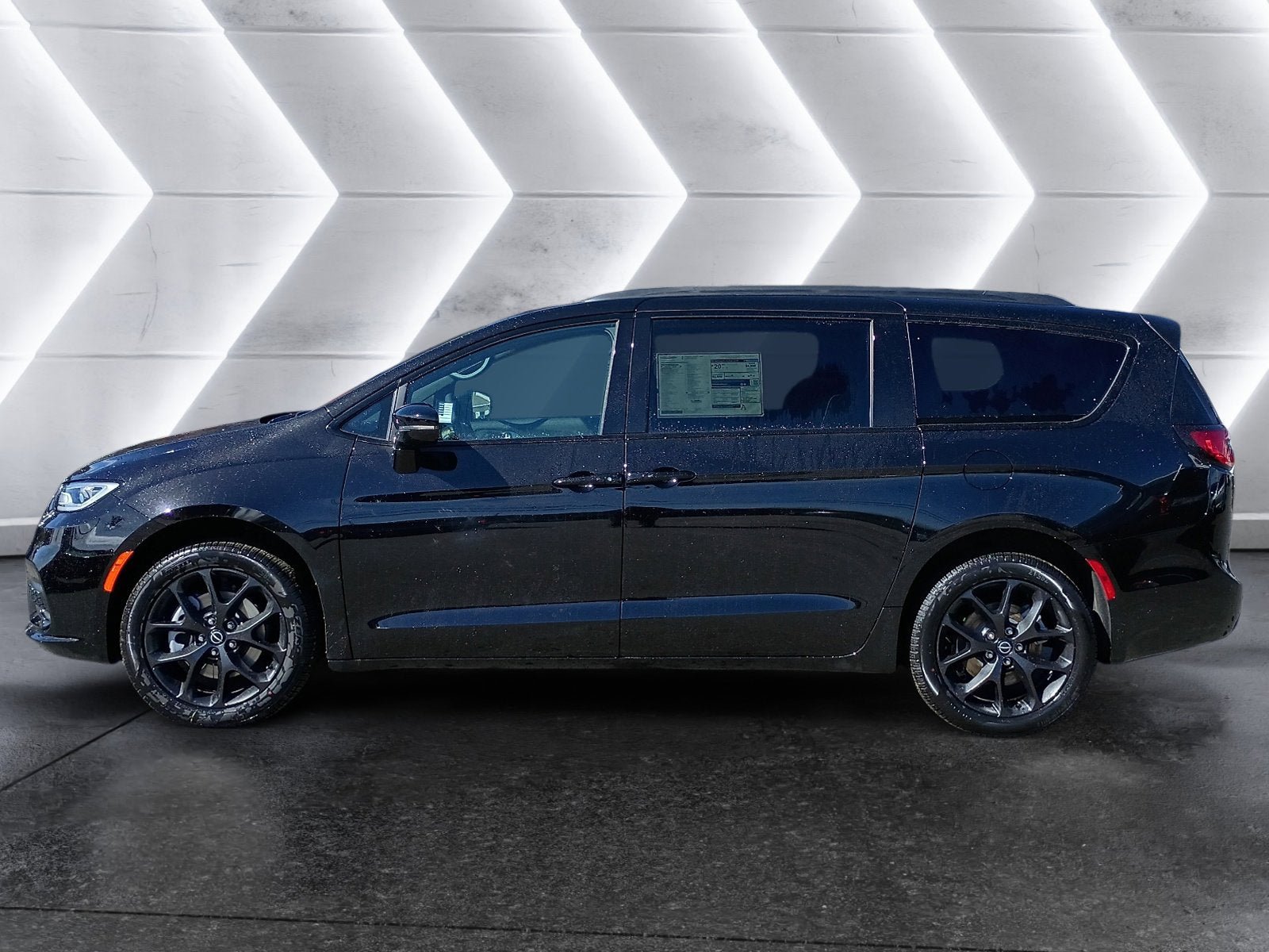 New 2026 Chrysler Pacifica Limited image 3