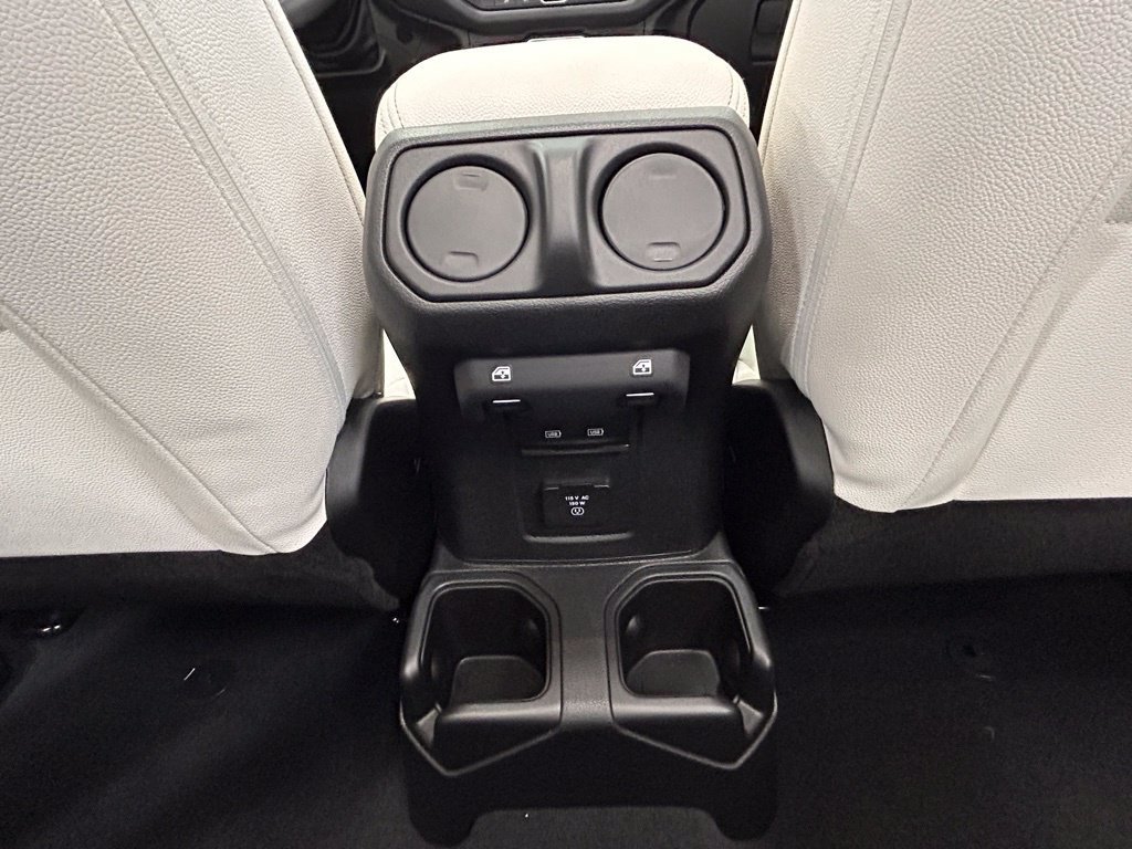 Used 2024 Jeep Wrangler Unlimited Sahara AWD/4WD image 29