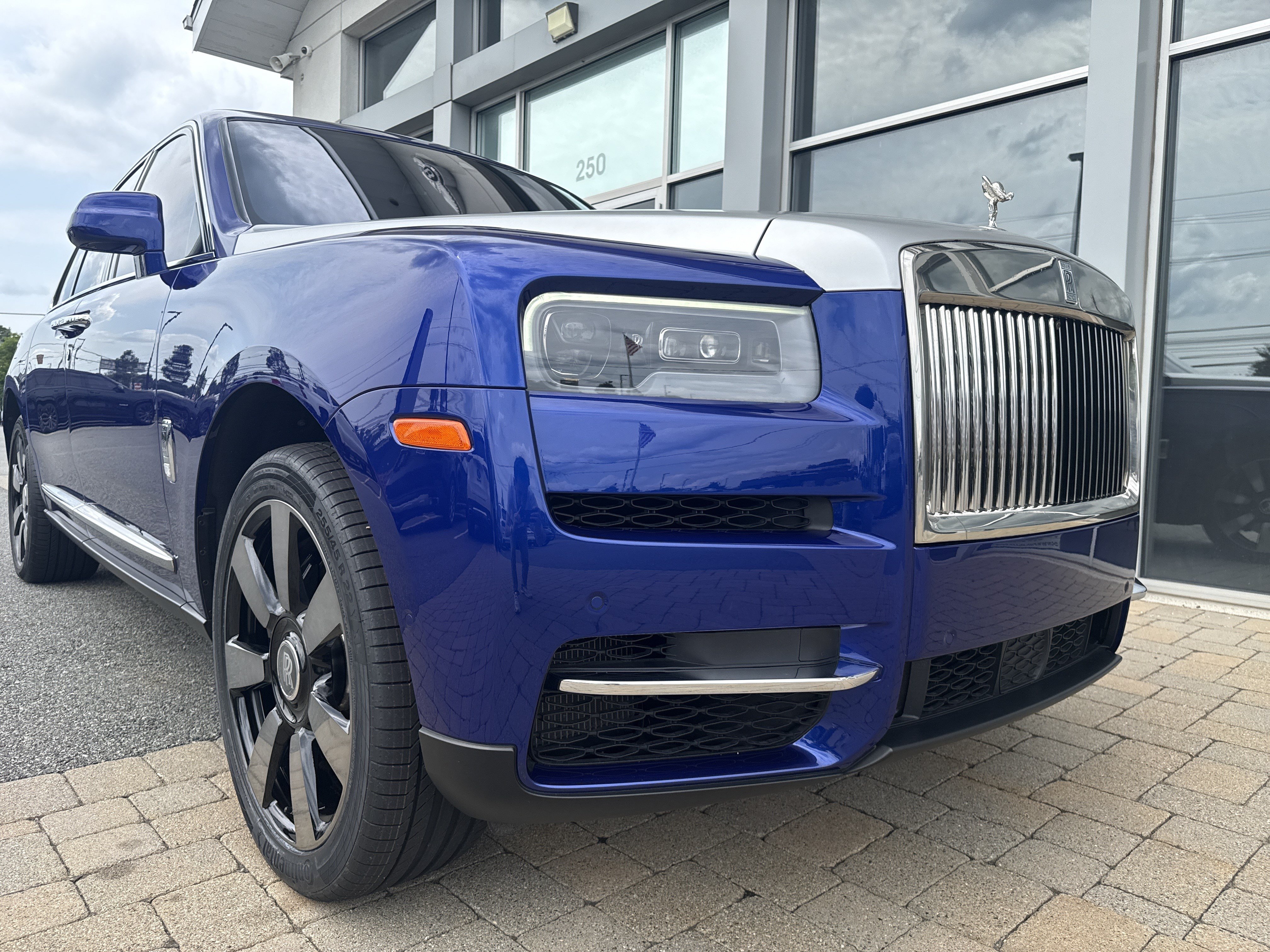 Certified 2021 Rolls-Royce Cullinan AWD/4WD image 33