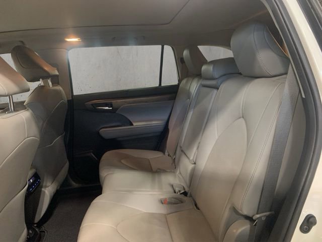 Used 2020 Toyota Highlander Limited image 23