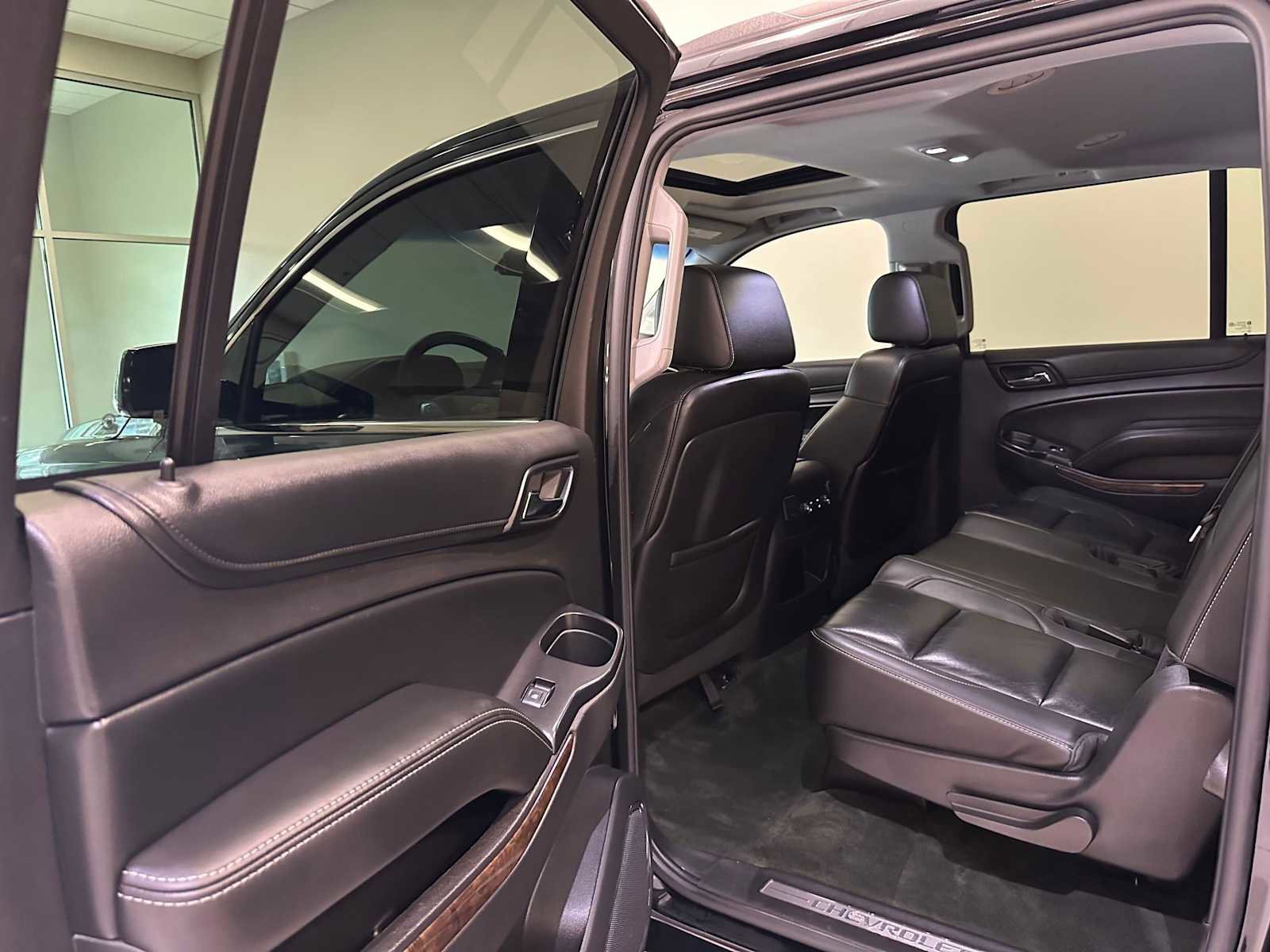 Used 2015 Chevrolet Suburban LT w/ Luxury Package AWD/4WD image 40