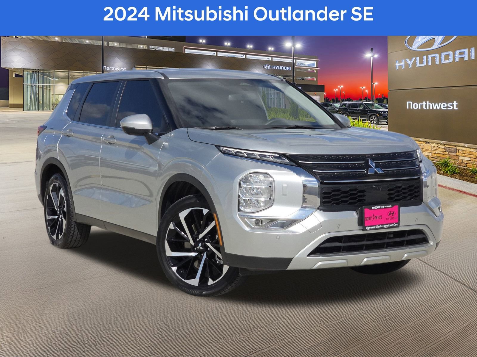 Used 2024 Mitsubishi Outlander SE image 1