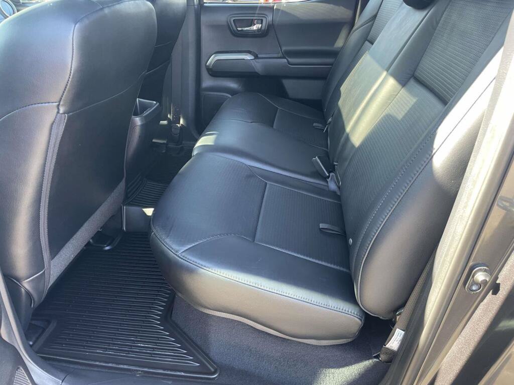 Used 2018 Toyota Tacoma Limited AWD/4WD image 16