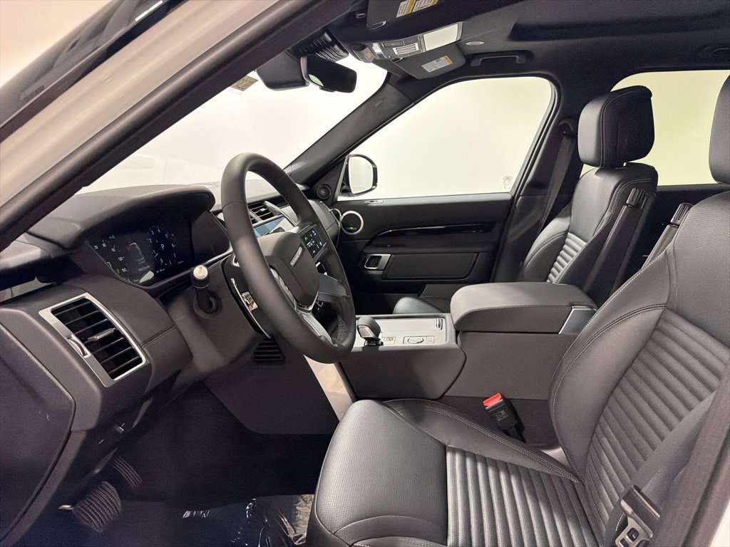 New 2025 Land Rover Discovery S image 11