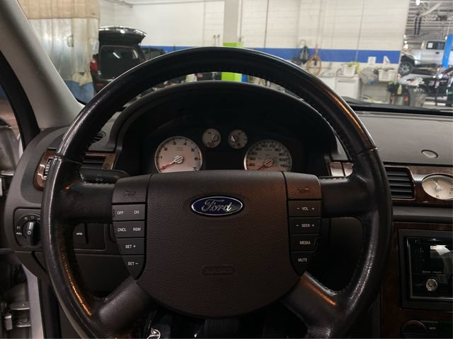 Used 2005 Ford Five Hundred Limited FWD image 23