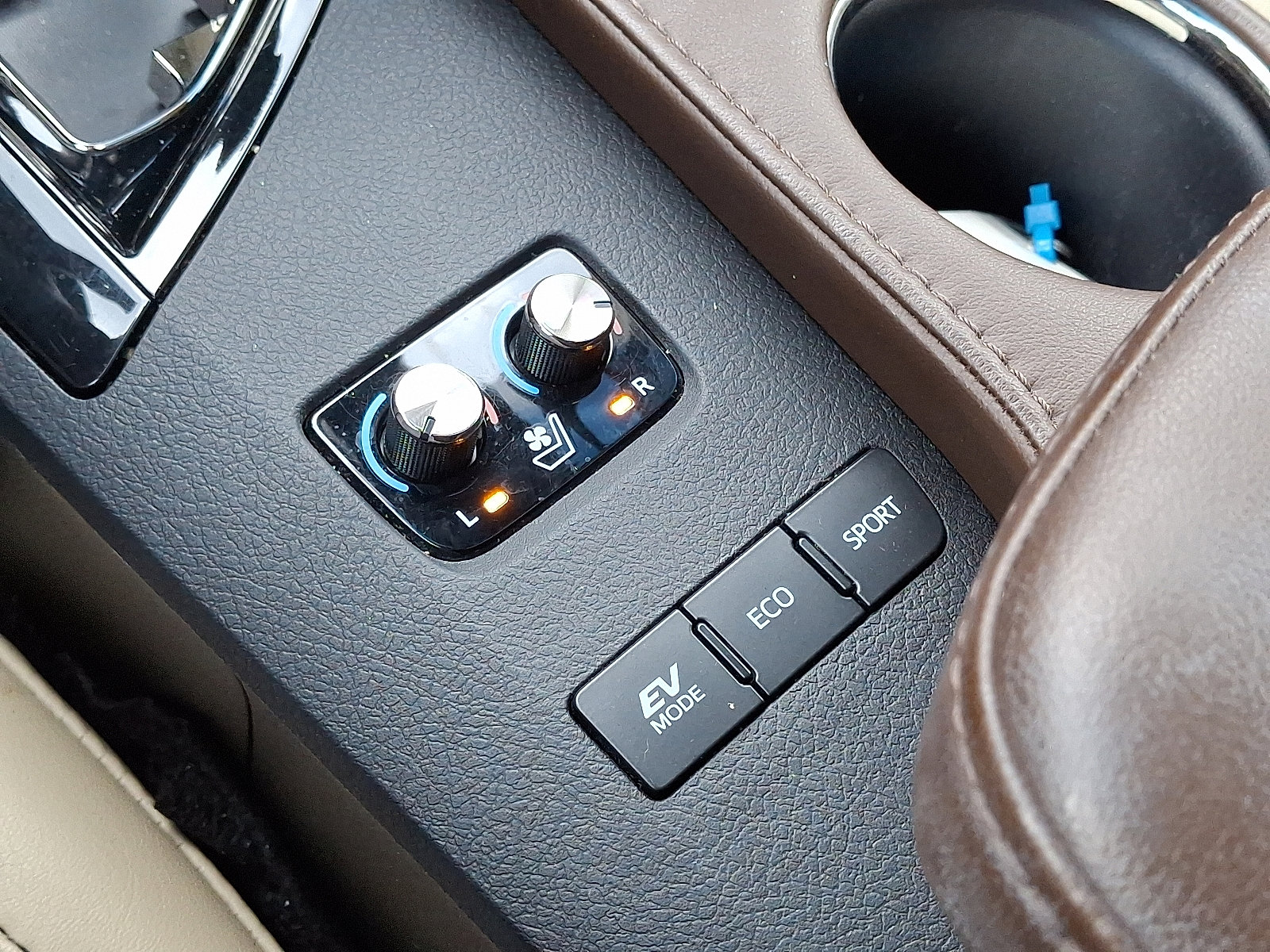 Used 2016 Toyota Avalon Limited image 33