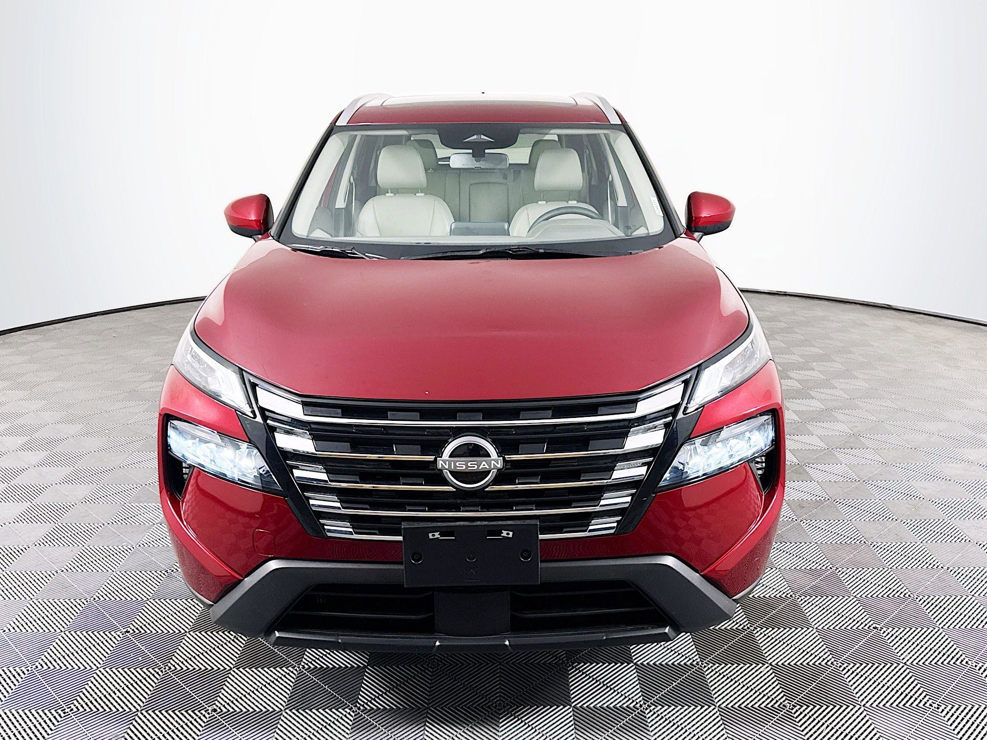 Used 2025 Nissan Rogue SV w/ SV Premium Package FWD image 2