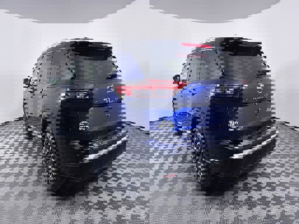 Used 2024 Nissan Rogue Platinum image 17