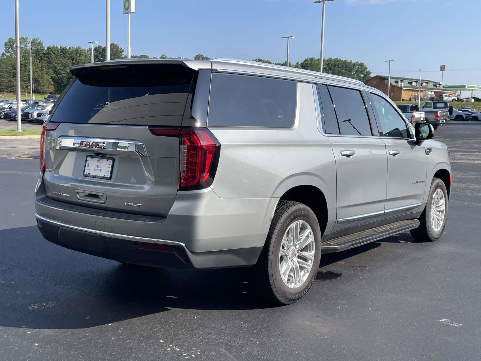 Certified 2024 GMC Yukon XL SLT w/ SLT Luxury Package AWD/4WD image 3