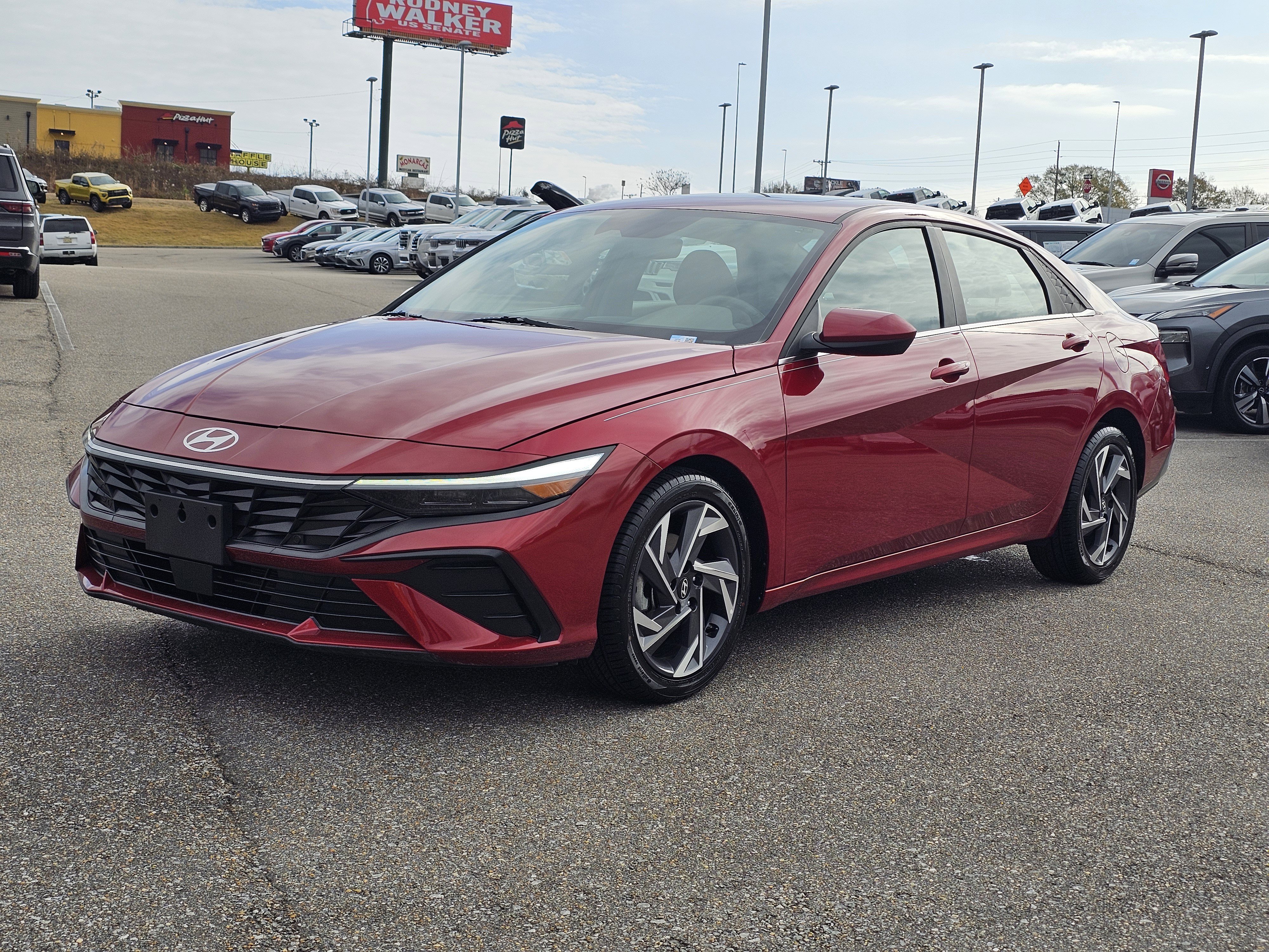 Used 2025 Hyundai Elantra SEL image 1