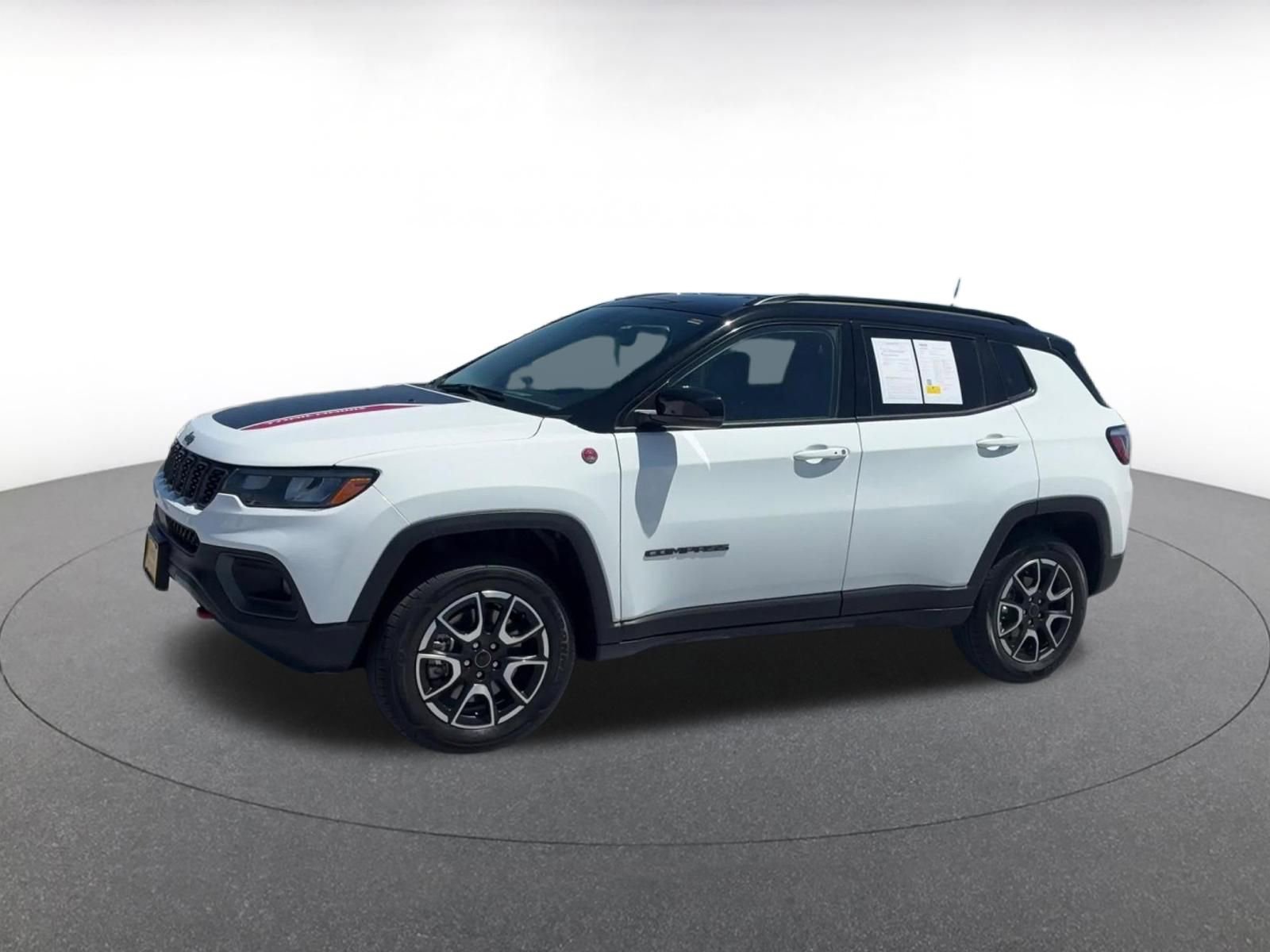 Used 2025 Jeep Compass Trailhawk AWD/4WD image 8