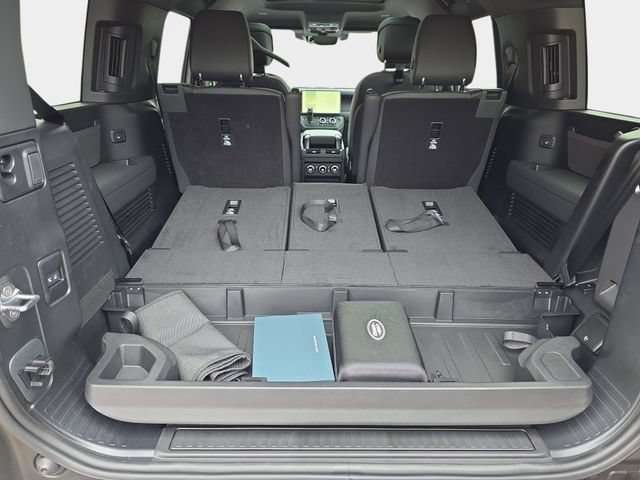 New 2026 Land Rover Defender 130 X-Dynamic SE AWD/4WD image 10