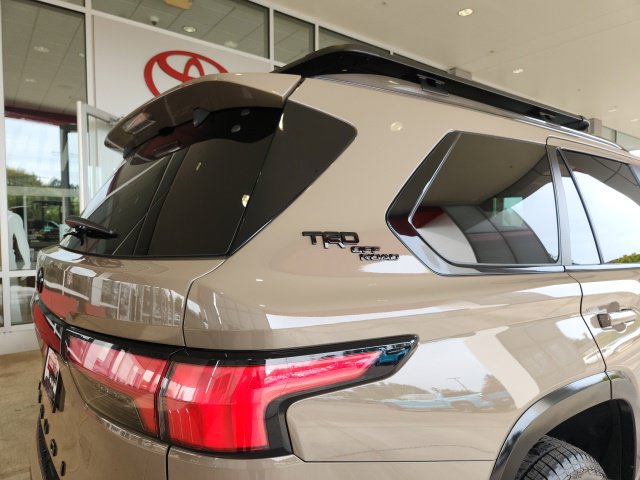 New 2026 Toyota Sequoia Platinum w/ TRD Off-Road Package AWD/4WD image 11