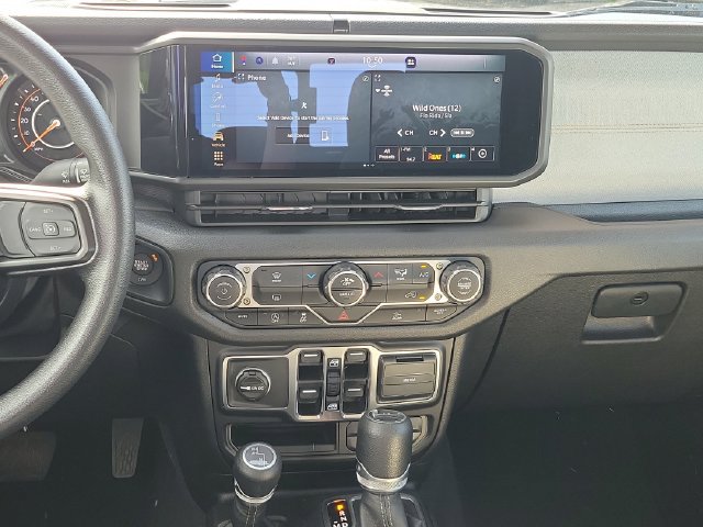 Certified 2025 Jeep Gladiator Sport AWD/4WD image 28