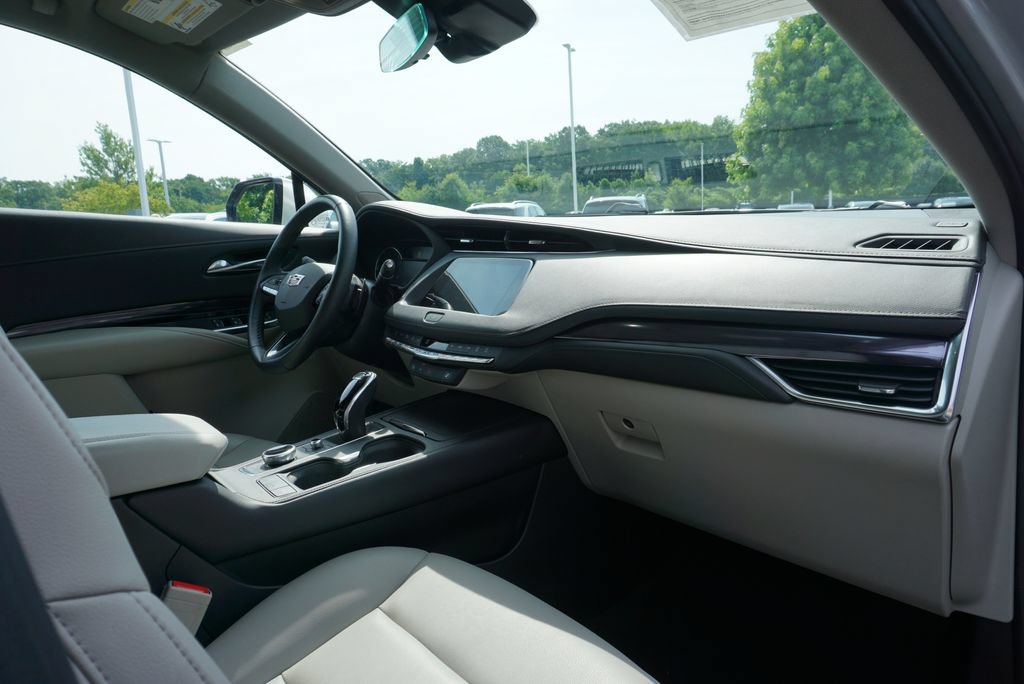 Used 2022 Cadillac XT4 Luxury w/ Cold Weather Package FWD image 54